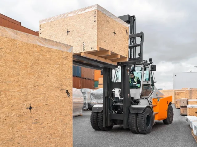 Tổng Hợp 3 Dòng Xe Nâng Điện Ngồi Lái Phổ Biến Nhất Hiện Nay