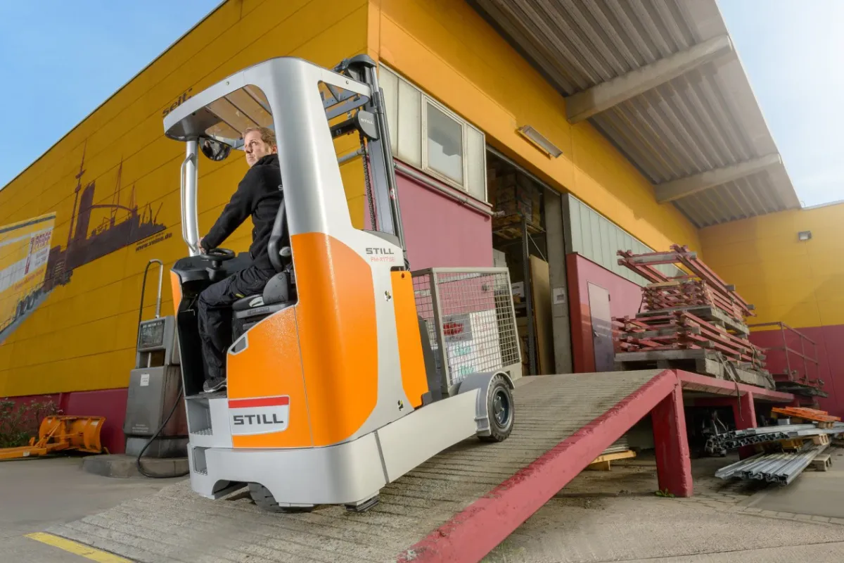 xe nâng reach truck điện