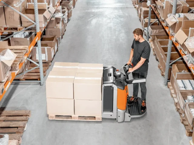 Xe Nâng Hàng Bằng Tay Là Gì? Lưu Ý Quan Trọng Khi Mua Xe 