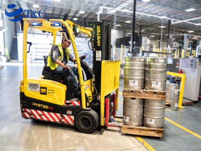 Nên Thuê Hay Mua xe nâng? Lựa chọn nào tốt nhất